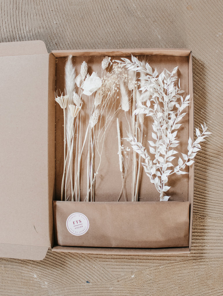 Flowermail - Neutrals droogbloemen boeketje - Wit - Brievenbus droogbloemen - Cadeaus