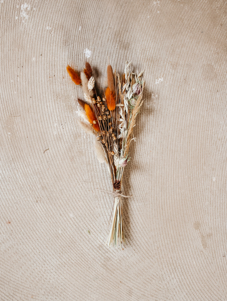 Flowermail - Terra Much - Klein droogbloemen boeketje oranje bruin herfst- Brievenbus droogbloemen cadeau