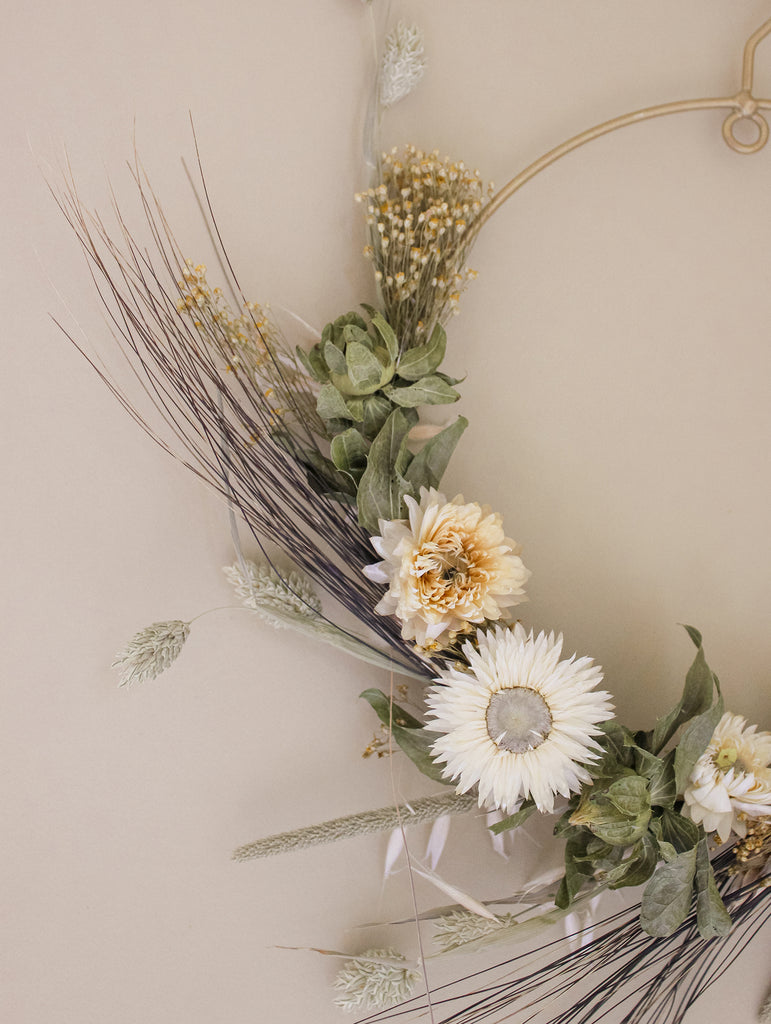 Gedroogde bloemenkrans Angel white S - Droogbloemen kransen - Flowers to stay